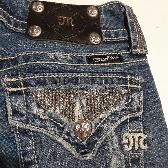 Miss Me Women's Distressed Embellished Cropped Capri Jeans in Size 25 JP5001CRA - Picture 5 of 7